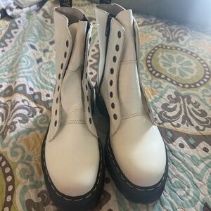 Stylish White Women's Boots